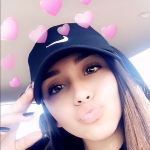 Meet your Posher, Cynthia